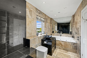 Principal bedroom en suite- click for photo gallery